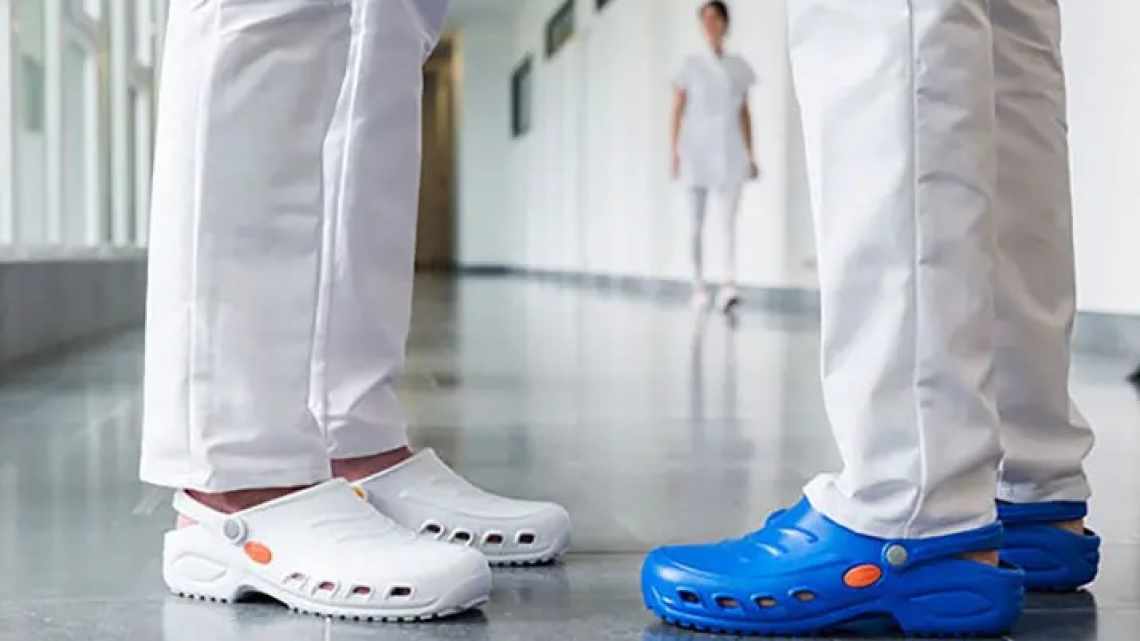 В ногу со временем: современная обувь для врачей